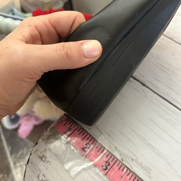 Time and Tru Memory Foam Black Loafers Size 6 - Picture 6 of 6